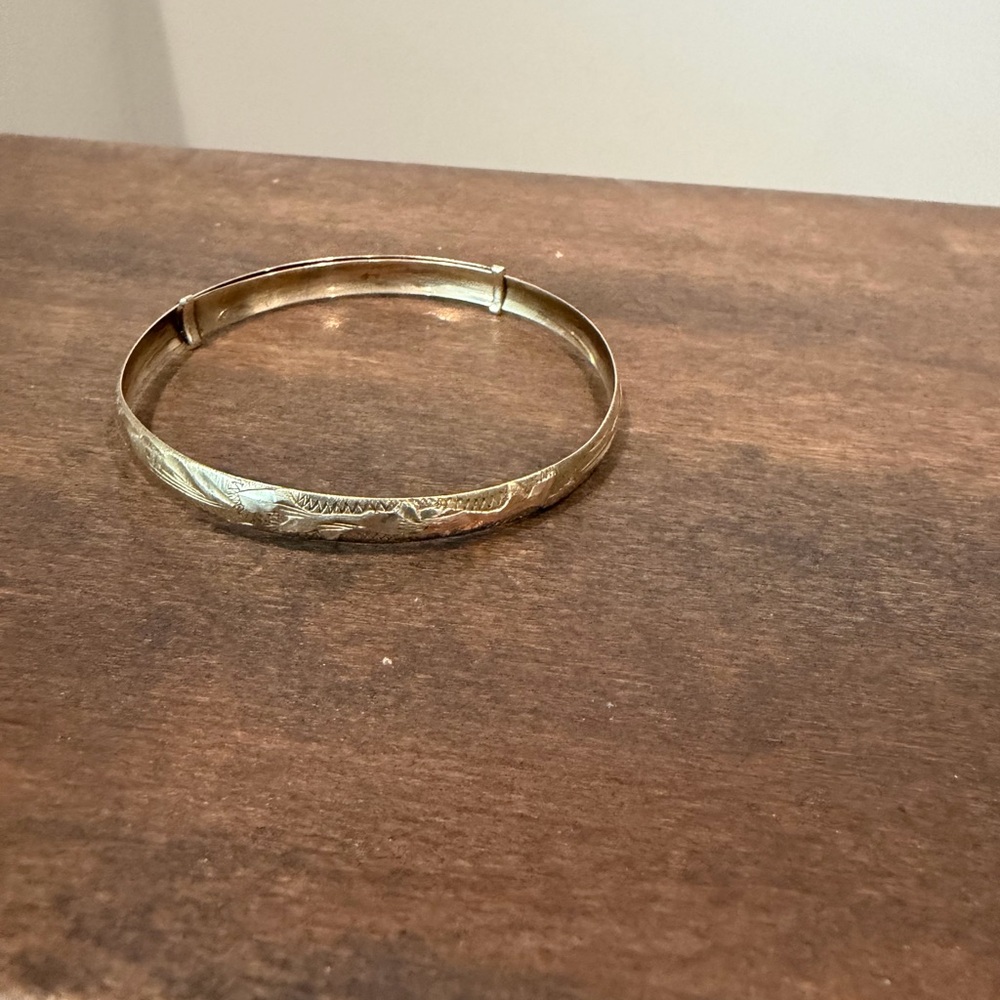 Chic Gold-Toned Bracelet